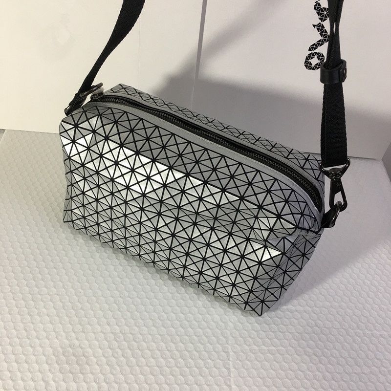 Trokutasta torbica preko ramena od PVC-a s geometrijskim šavovima, unisex, japanski stil