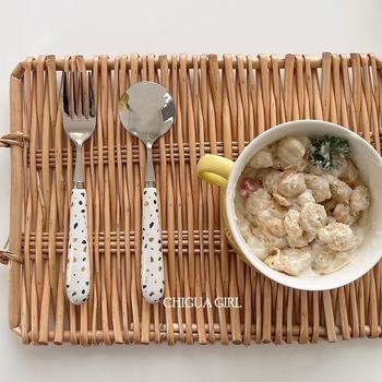 Set de tacâmuri din oțel inoxidabil, cu model floral: linguri de supă, linguri pentru înghețată, linguri de orez, furculițe și linguri de amestec.