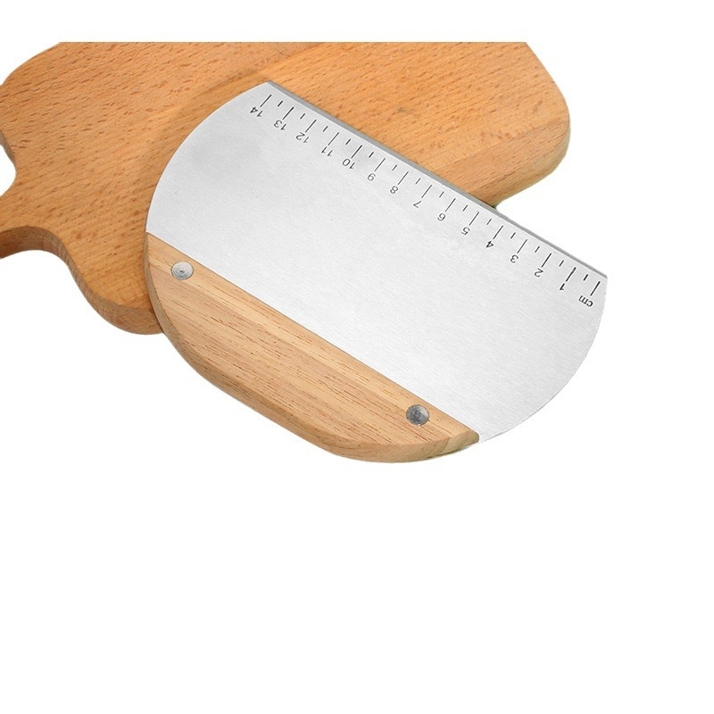 Cuțit pentru aluat din oțel inoxidabil, mâner din stejar, lamă semicirculară și scară de măsurare