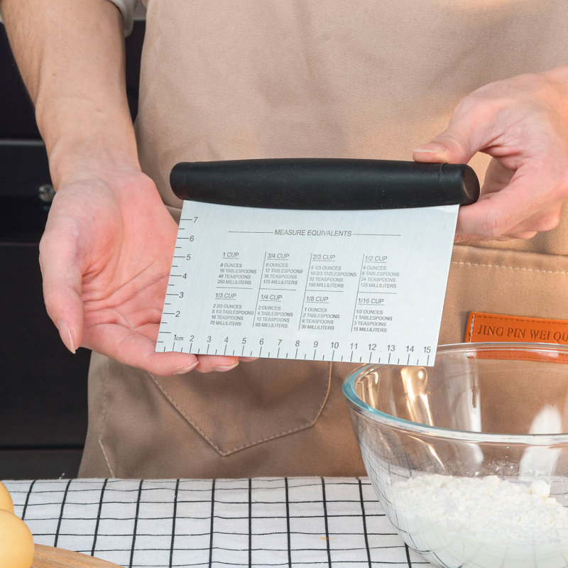 Tăietor de aluat dreptunghiular cu scară de măsură, spatulă din oțel inoxidabil pentru coacere