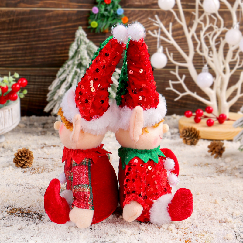 Păpușă drăguță de Crăciun, așezată, ornament pentru vitrină, cu pălărie cu paiete Rudolph