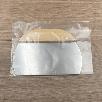 Cuțit de tăiere din oțel inoxidabil cu scară și mâner din lemn de fag, pentru aluat, nugát și chifle la abur