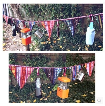 Set de 14 stegulețe triunghiulare multicolore pentru camping, pe șnur de 3,3 m, din material Oxford
