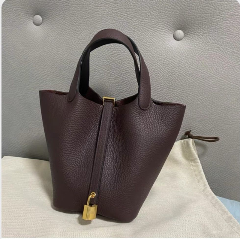 Torba od prave kože za žene – bucket bag, velika zapremina, uspravni kvadratni oblik, boja slonova siva