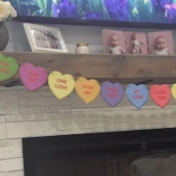 Banderă cu inimi colorate pentru nuntă și Ziua Îndrăgostiților – decor cu steag pentru fundal
