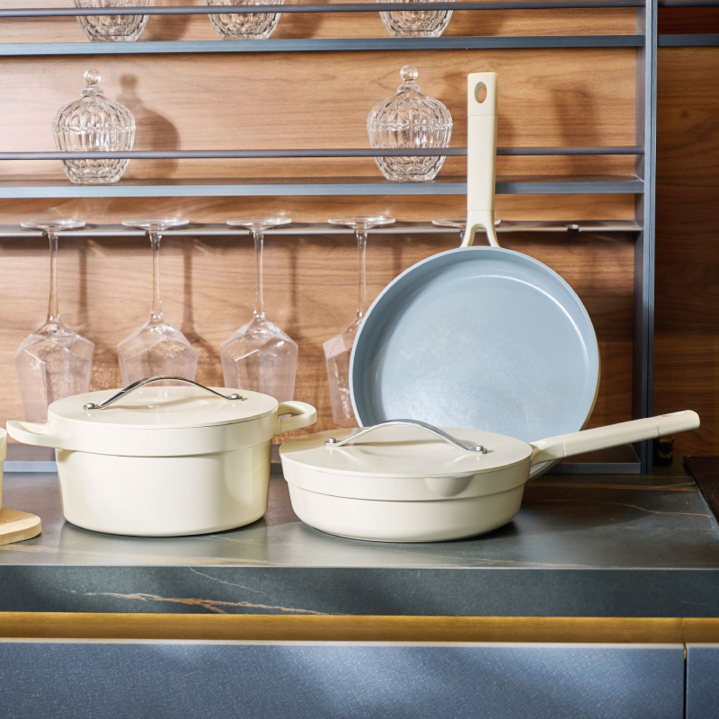 Set de vase antiaderente, patru piese: oală pentru lapte 16 cm, oală pentru supă 24 cm, tigaie adâncă 26 cm, tigaie plată 28 cm