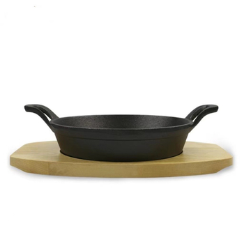 Tigaie mică din fontă, netencuită, cu două mâneri, dimensiuni 16 cm și 18 cm.