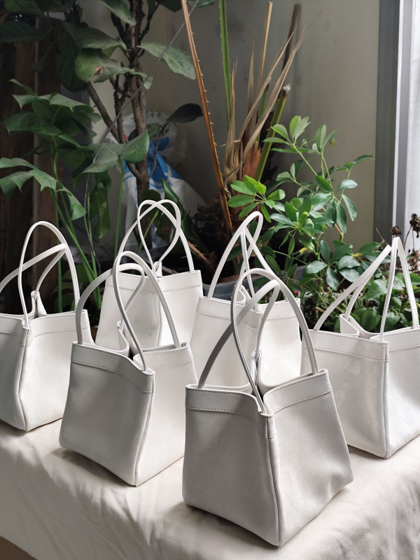 Torba od prave kože, kineski stil, baršunasto-saten završetak, mala kvadratna torba za rame, crossbody s dvije naramenice