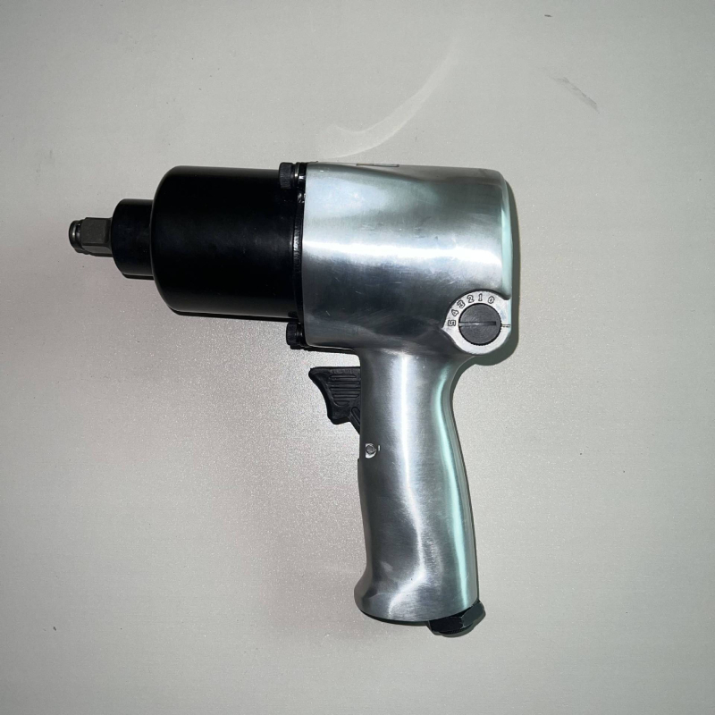 Set de unelte pneumatice pentru reparații auto: cioc pneumatic mic, cheie cu clichet și unelte de demontare a anvelopelor