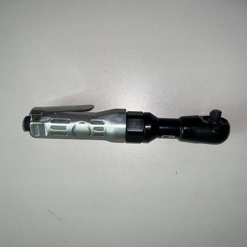 Set de unelte pneumatice pentru reparații auto: cioc pneumatic mic, cheie cu clichet și unelte de demontare a anvelopelor