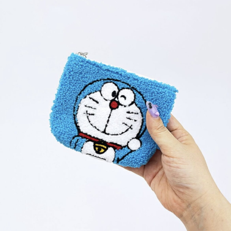 Doraemon – pluș pentru șervețele, portofel pentru monede, încărcător și husă de depozitare a cablurilor