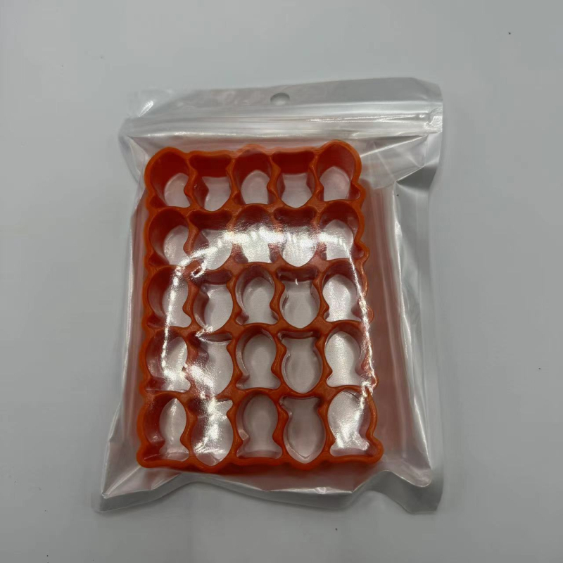 Formă de biscuiți cu 25 cavități, în formă de pește de aur, din plastic