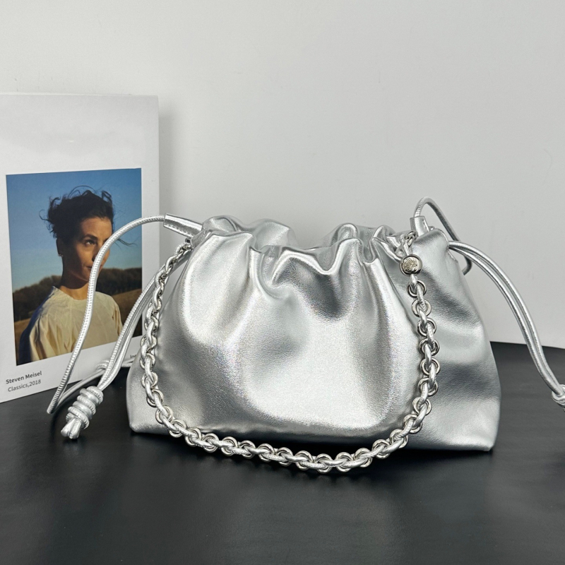 Torba od prave kože s lancem, cloud bag u bucket obliku, za nošenje u ruci ili preko ramena, crossbody