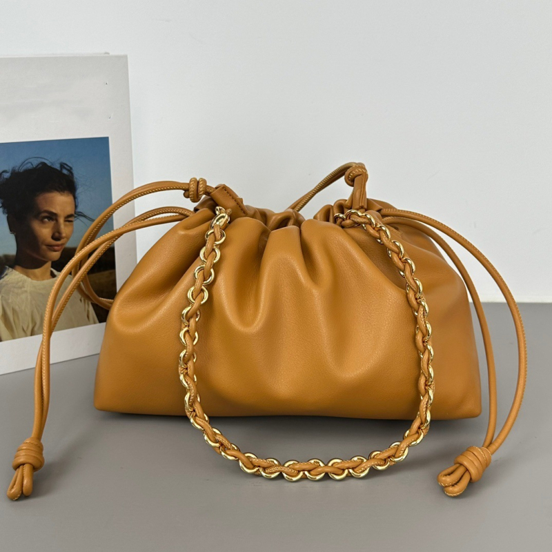 Torba od prave kože s lancem, cloud bag u bucket obliku, za nošenje u ruci ili preko ramena, crossbody
