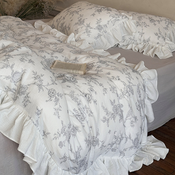 Stil francez, 100% bumbac, fir dublu, set patru piese cu margine volanată, imprimare moale