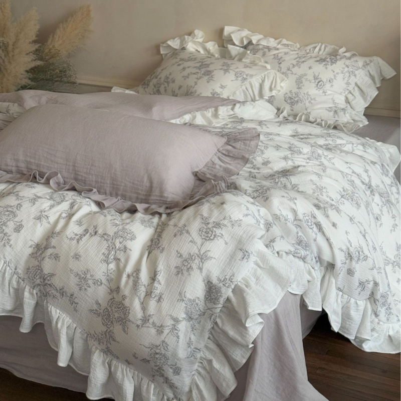 Stil francez, 100% bumbac, fir dublu, set patru piese cu margine volanată, imprimare moale