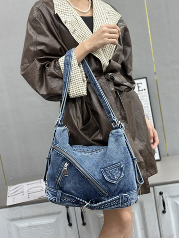 Traper torba u punk stilu s rivetima, retro moda, preko ramena