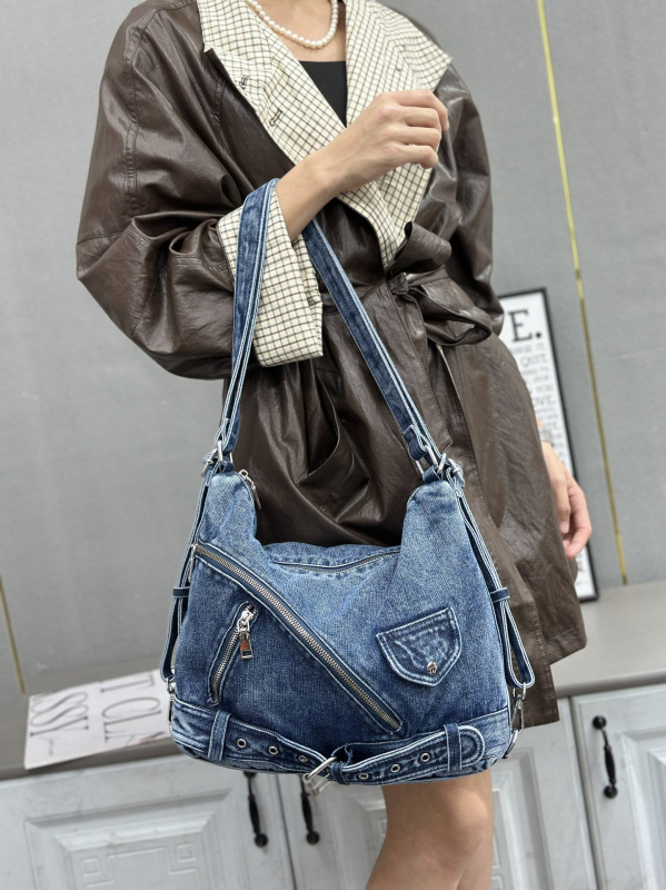 Traper torba u punk stilu s rivetima, retro moda, preko ramena