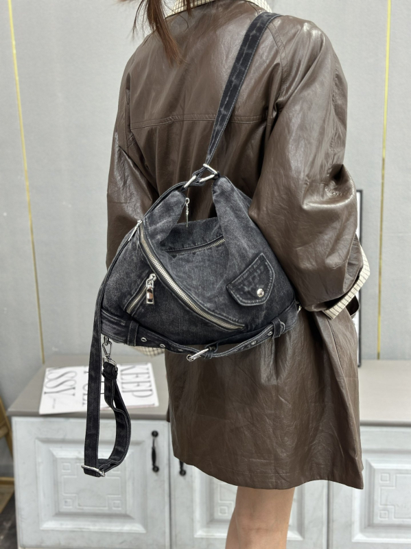 Traper torba u punk stilu s rivetima, retro moda, preko ramena