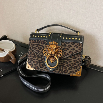 Ženska torbica od PU kože s leopard printom, mala kvadratna torba preko ramena s poklopcem i metalnim zakovicama, detalj lavlje glave