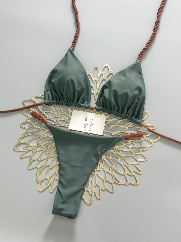 Női kétrészes bikini a strandoláshoz és nyaraláshoz, egyszínű, letisztult stílus