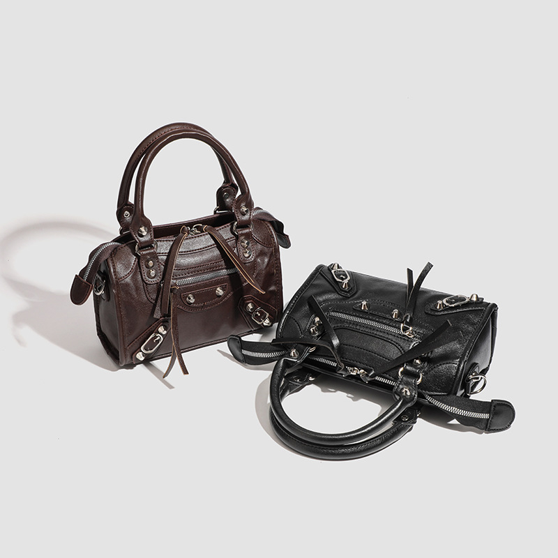 Torba za motocikle u francuskom stilu, moderna i stylish, minimalistična retro sa zakovicama, velika zapremina, ručna i preko ramena