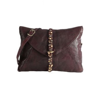 Italijanska ručna izrada od prvog sloja kože sa nýtama, crossbody ili clutch torba u stilu omotnice, srednje veličine, s poklopcem