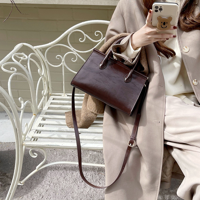 2025 K-stílusú niche őszi-téli retro olajviaszos bőr váll- és crossbody táska nőknek – mindennapi, stílusos, sokoldalú