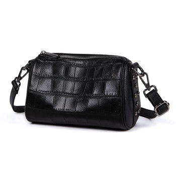 Ženska torba od prave kože s uzorkom krokodila, cilindričnog oblika kao jastuk, preko ramena i crossbody, model 2026