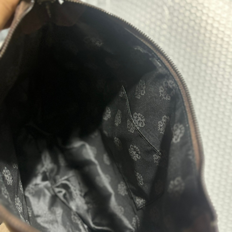 Torba za ramena hobo od prave nubuk kože s križnim zakovicama, srednje veličine, velika kapaciteta, za žene