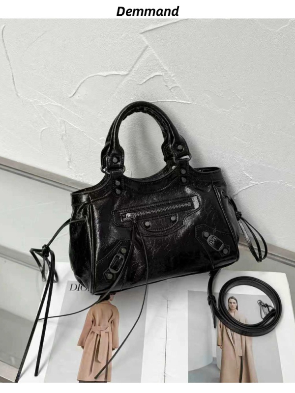 2025 nova motociklistička torba s zakovicama, luksuzan izgled, torba za ramena i crossbody za svakodnevnu upotrebu