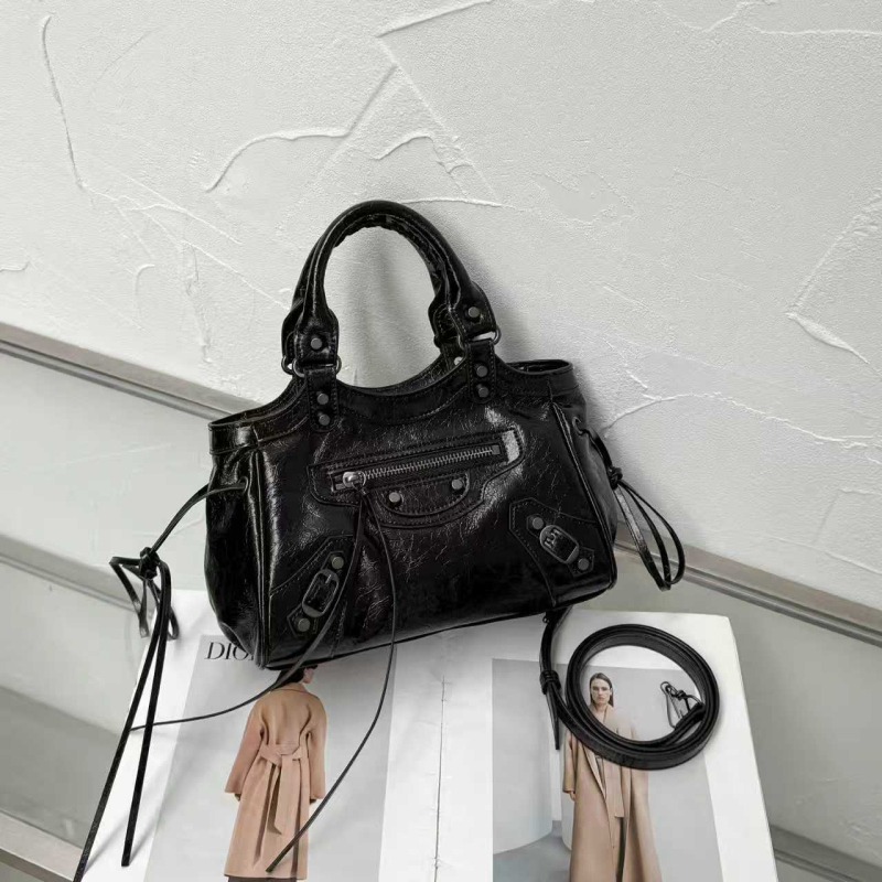 2025 nova motociklistička torba s zakovicama, luksuzan izgled, torba za ramena i crossbody za svakodnevnu upotrebu