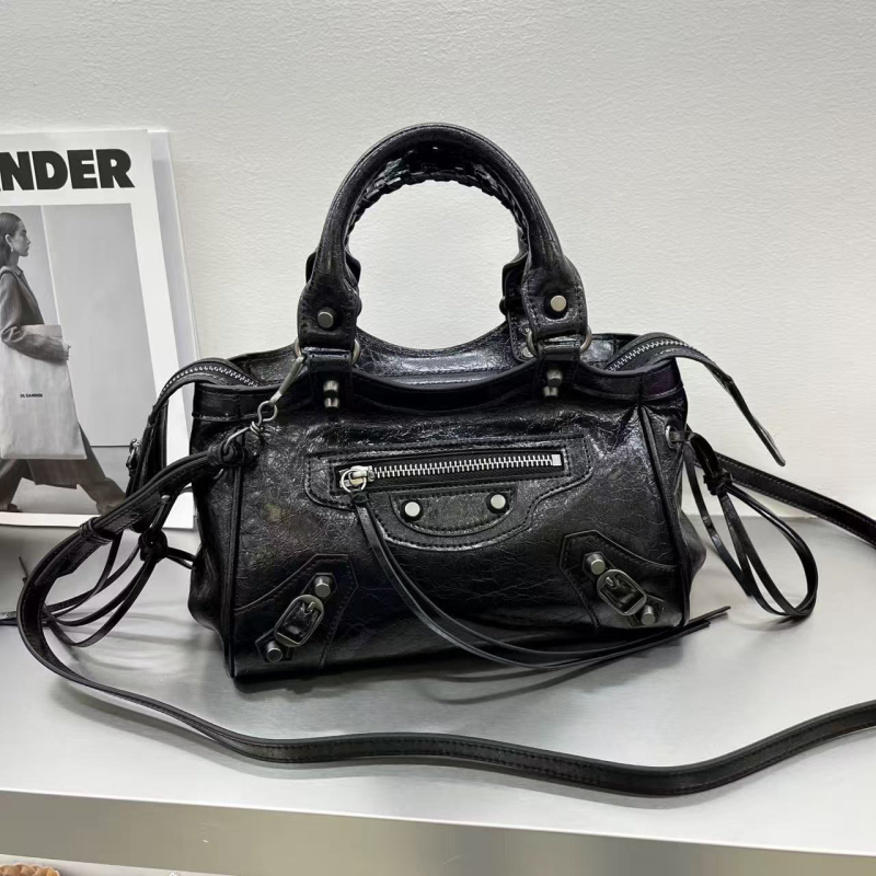 Ženska torba s nitima u moto stilu, kompaktna kvadratna crossbody torba