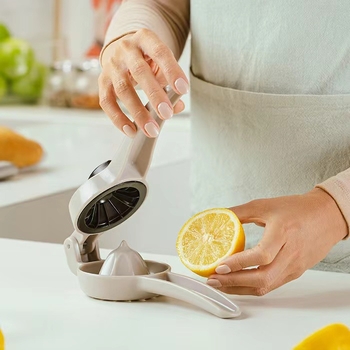 Storcător de fructe manual pentru portocale și lămâi