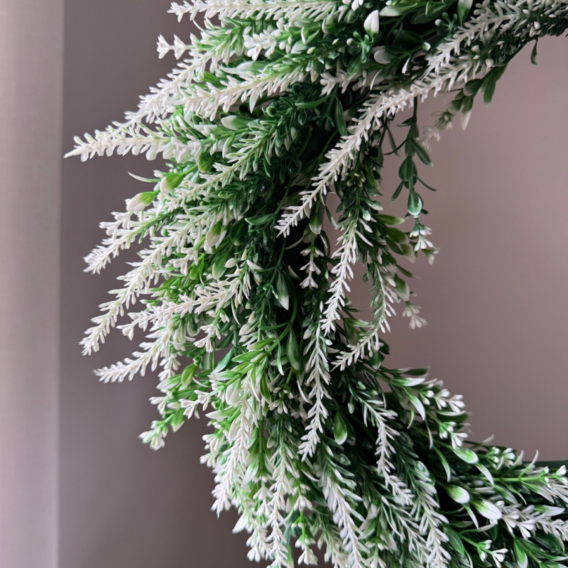 Ghirlandă de Crăciun verde și alb cu flori artificiale pentru decor de sărbătoare