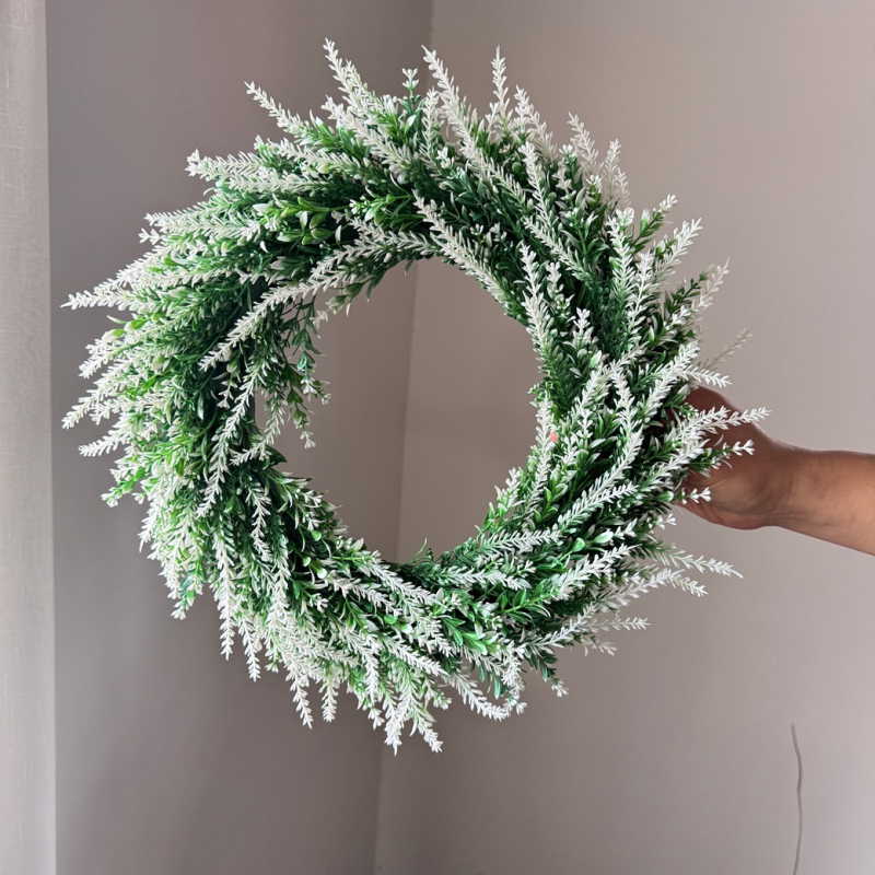 Ghirlandă de Crăciun verde și alb cu flori artificiale pentru decor de sărbătoare