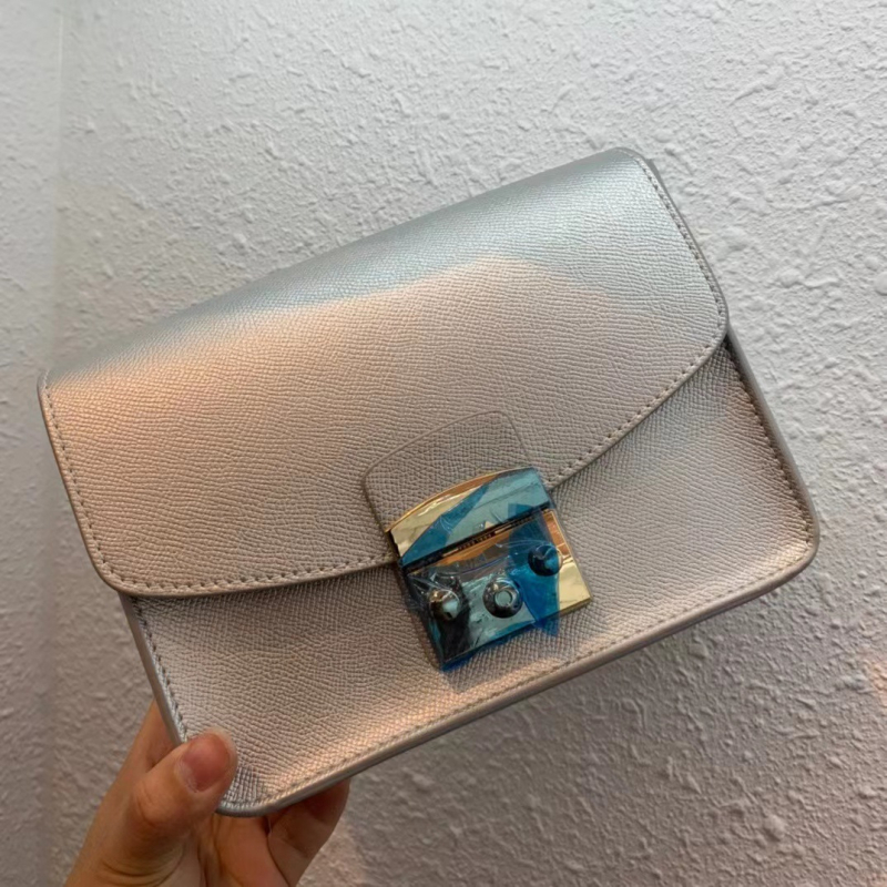 Fujia Mala kvadratna torbica s lancem, crossbody i ručna torba, PU materijal, ženska torbica u jednobojnoj boji