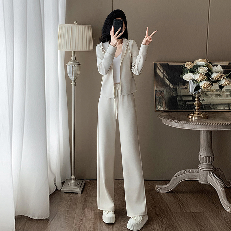 Jesenski ženski sportski set visoke kvalitete — uska veličina, hoodie s kapuljom, Chanel inspiriran stil, dvodijelni elegantan i mlađalački