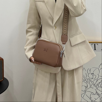 Kashlandi ženska crossbody torba, Lychee koža, srednja veličina, horizontalni kvadratni oblik, zatvarač, gradski minimalistički stil, proljeće-ljeto 2026