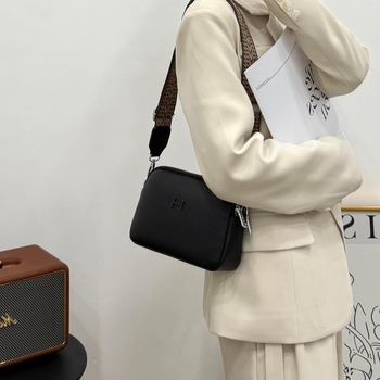 Kashlandi ženska crossbody torba, Lychee koža, srednja veličina, horizontalni kvadratni oblik, zatvarač, gradski minimalistički stil, proljeće-ljeto 2026