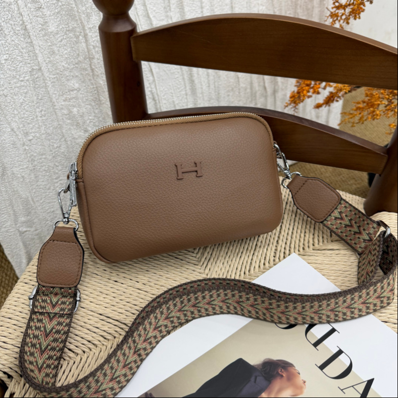 Kashlandi ženska crossbody torba, Lychee koža, srednja veličina, horizontalni kvadratni oblik, zatvarač, gradski minimalistički stil, proljeće-ljeto 2026
