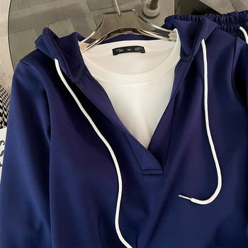 Ženski bijeli trodijelni casual sportski set: osnovni top, duksa i široke hlače s 3D uzorkom