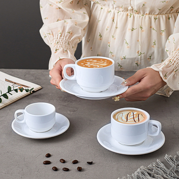 Set simplu alb din ceramică: ceașcă de cafea și farfurie, potrivit pentru cafenele, birouri, hoteluri și restaurante