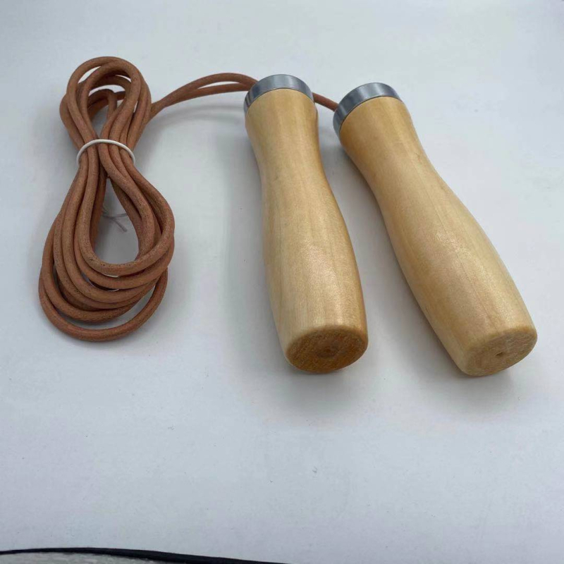 Preskakalica s ručkama od prave kože goveda i čvrstim drvenim držačem, s ležajnim sustavom, za odrasle, mogućnost prilagodbe drva.