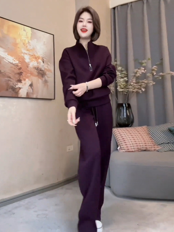 Ženski zimski casual sportski set s fleec podstavom — moderan dizajn koji vizualno sužava siluetu, dvije komponente: sweatshirt i hlače