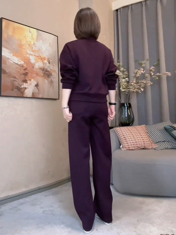 Ženski zimski casual sportski set s fleec podstavom — moderan dizajn koji vizualno sužava siluetu, dvije komponente: sweatshirt i hlače