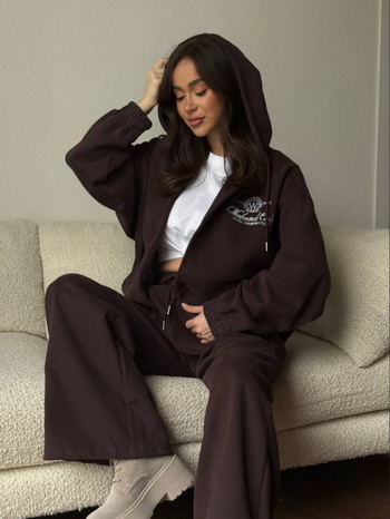 Ženski premium set: duksa s flisom i hlače u smeđoj boji, za proljeće, jesen i zimu, casual gradski stil, dva komada