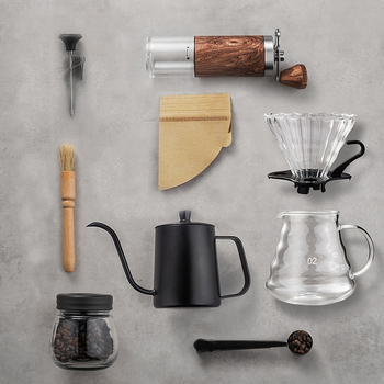 Set portabil pentru cafea pour-over cu ceainic, râșniță pentru cafea și cântar electronic, într-o cutie cadou