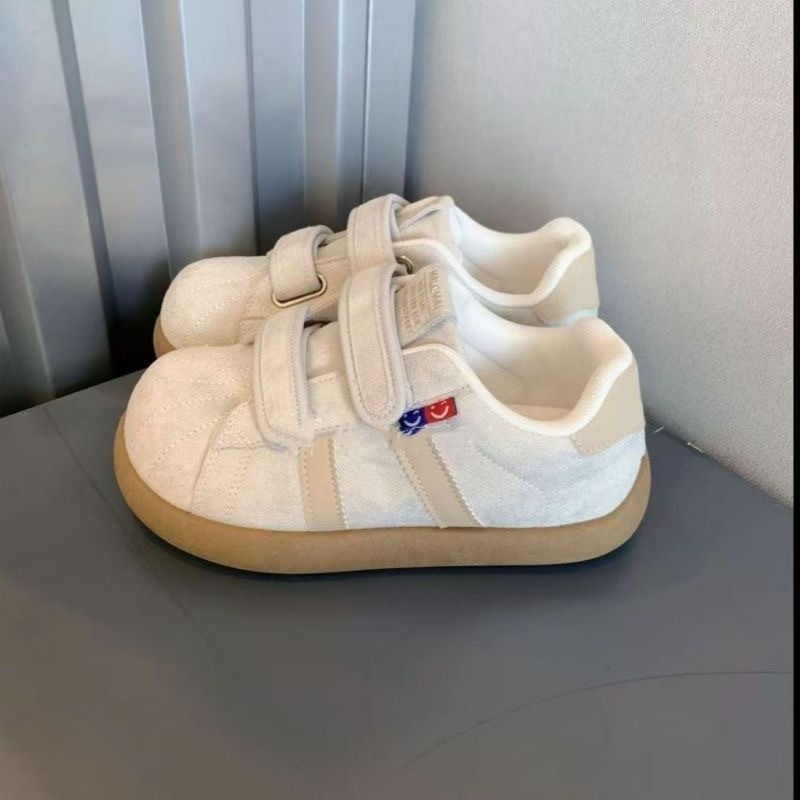 Ženske tenisice s debelim đonom i Velcro zatvaračem — jesen 2025, retro Birkenstock stil