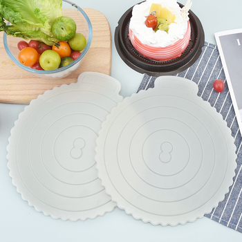 Covoraș alb pentru tort din ABS plastic, gros, circular de 10 inci, lavabil și reutilizabil.